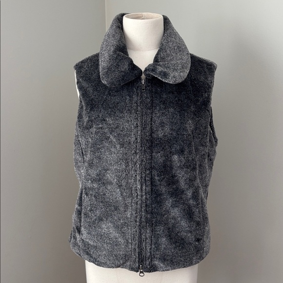 Danier Jackets & Blazers - Danier Faux Fur Plush Vest Sz S